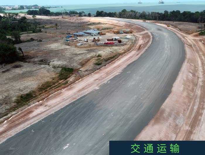 采用土工布进行进场道路路堤施工
